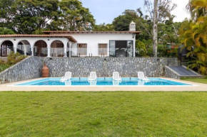 Colonial villa golf course